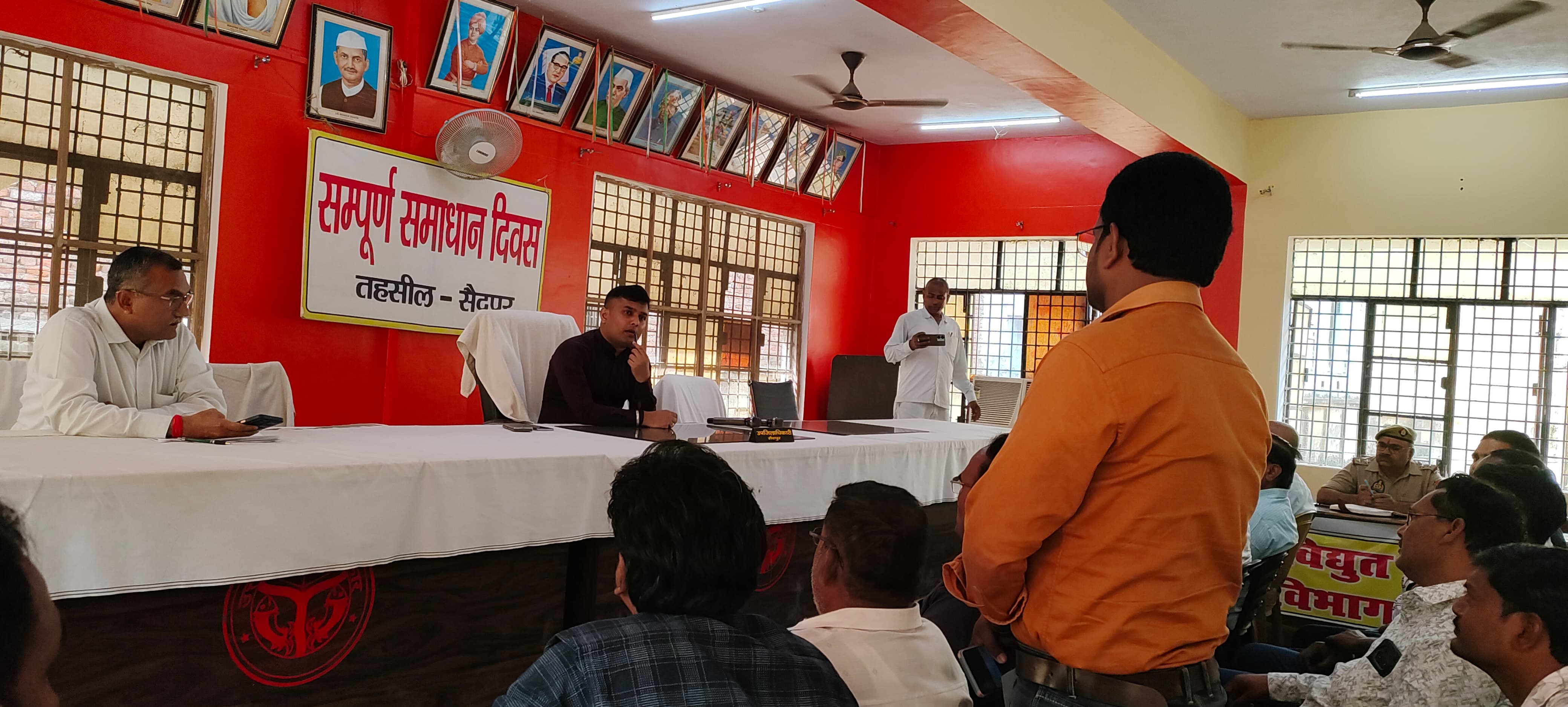 गाजीपुर । एसडीएम सैदपुर ने पेट्रोल पंप व गैस एजेंसी संचालकों संग की बैठक*