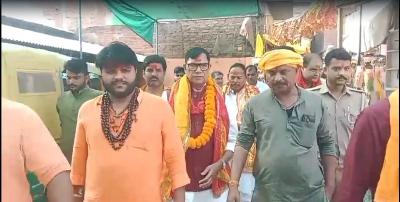 जौनपुर। चैत्र नवरात्रि के पहले दिन मां शीतला चौकिया धाम में उमड़ा भक्तों का सैलाब, महंत विनय त्रिपाठी ने जताई