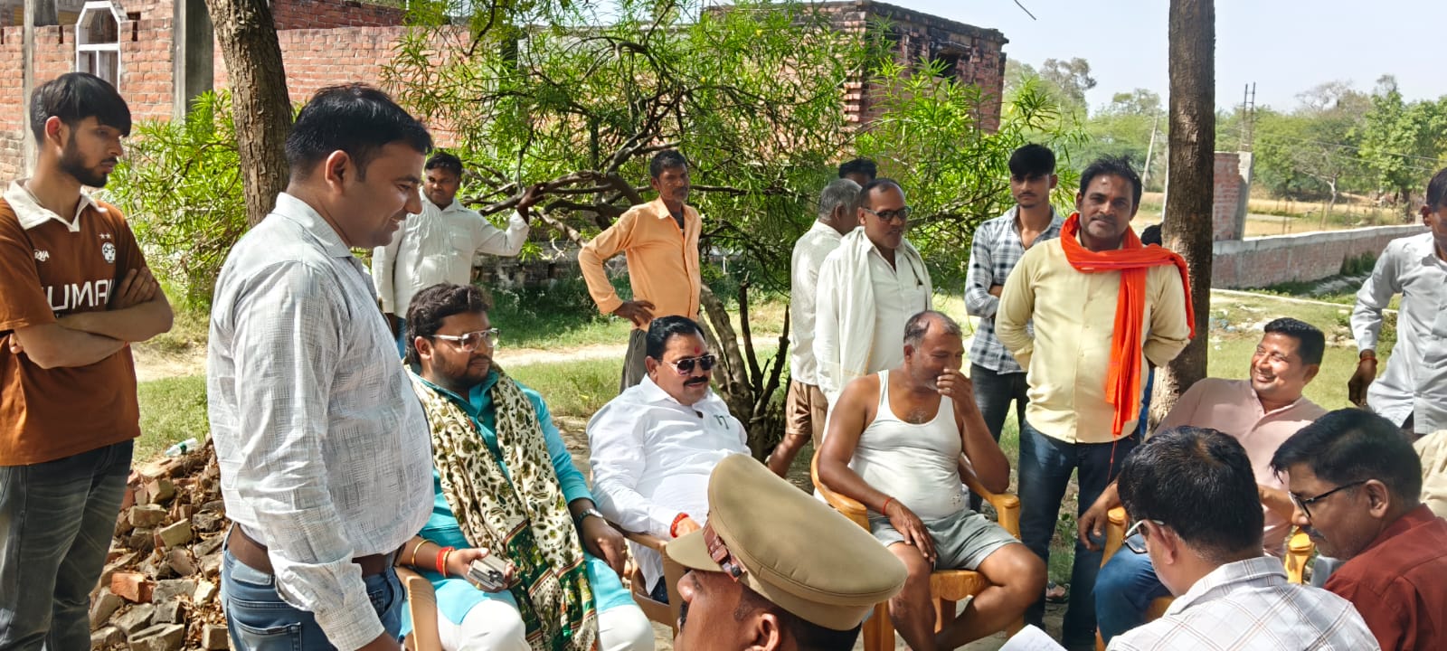 जौनपुर पत्रकार संघ इकाई मछली शहर के अध्यक्ष और राजस्व व पुलिस की संयुक्त टीम ने ५०साल पुराना जमीनी विवाद सुलझाया 