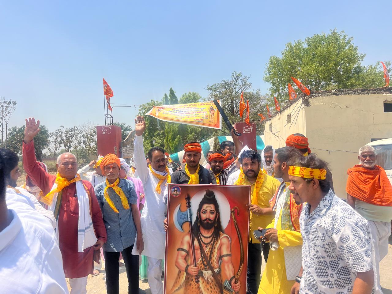 चकिया बिहारी मिश्र में धूमधाम से मनी परशुराम जयंती, शोभा यात्रा से गूंजा क्षेत्र