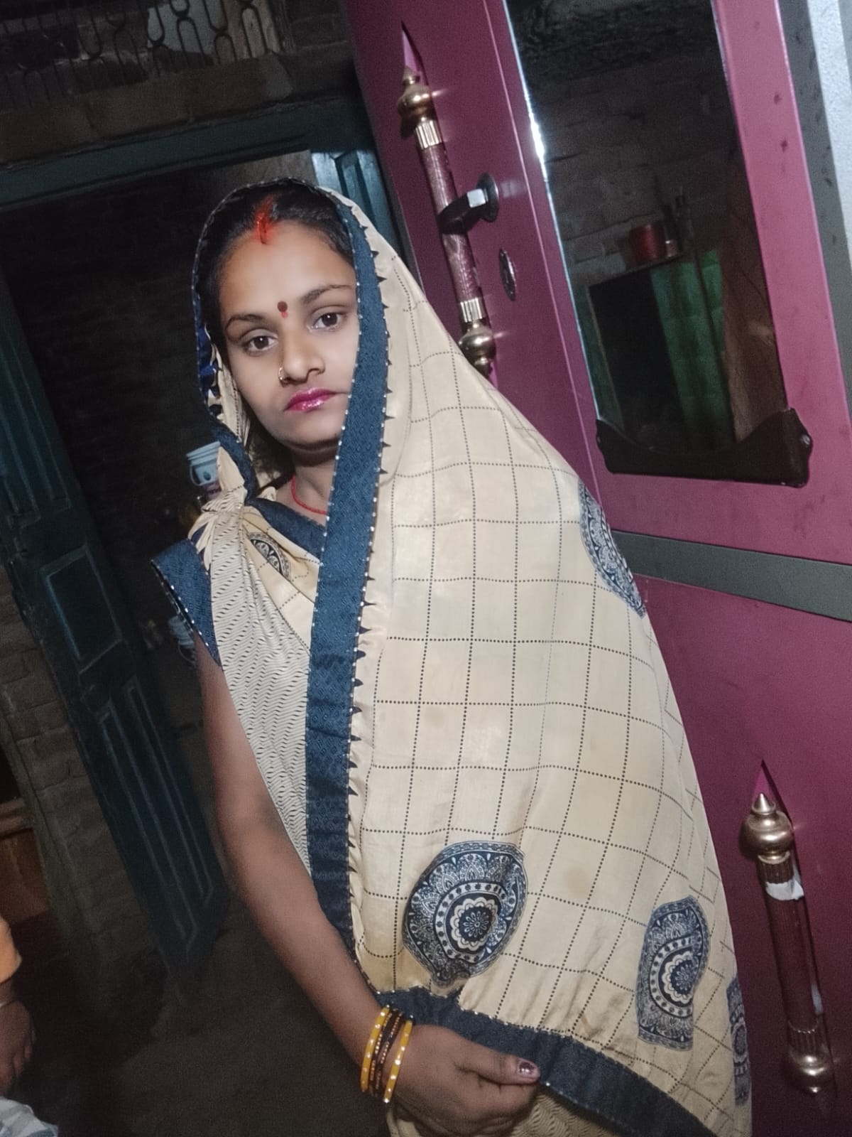 विद्युत कर्रेंट की चपेट में आने से एक विवाहिता की मौत, दो घायल 